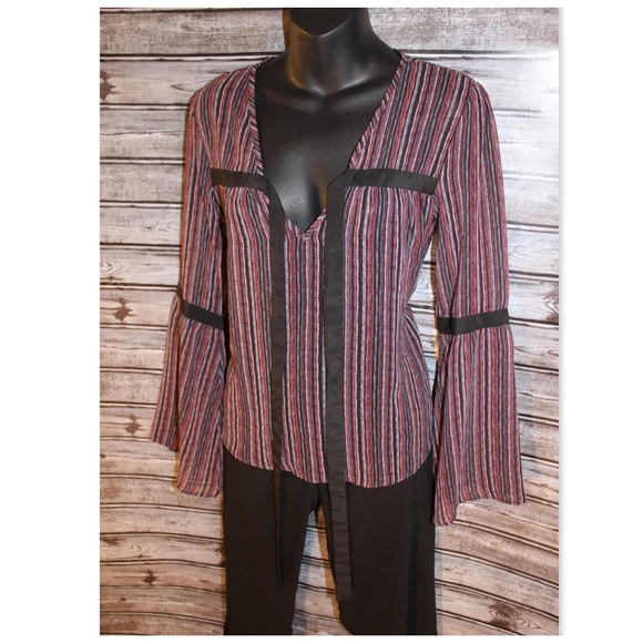 🆕BCBGeneration| Bell Sleeve Blouse {XXS/XS} - Picture 5 of 6